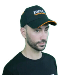 casquette-karate-gi-brodee-orange-vue-face-avant-droit-vincent