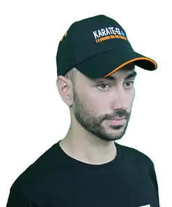 casquette-karate-gi-brodee-orange-vue-face-avant-droit-vincent