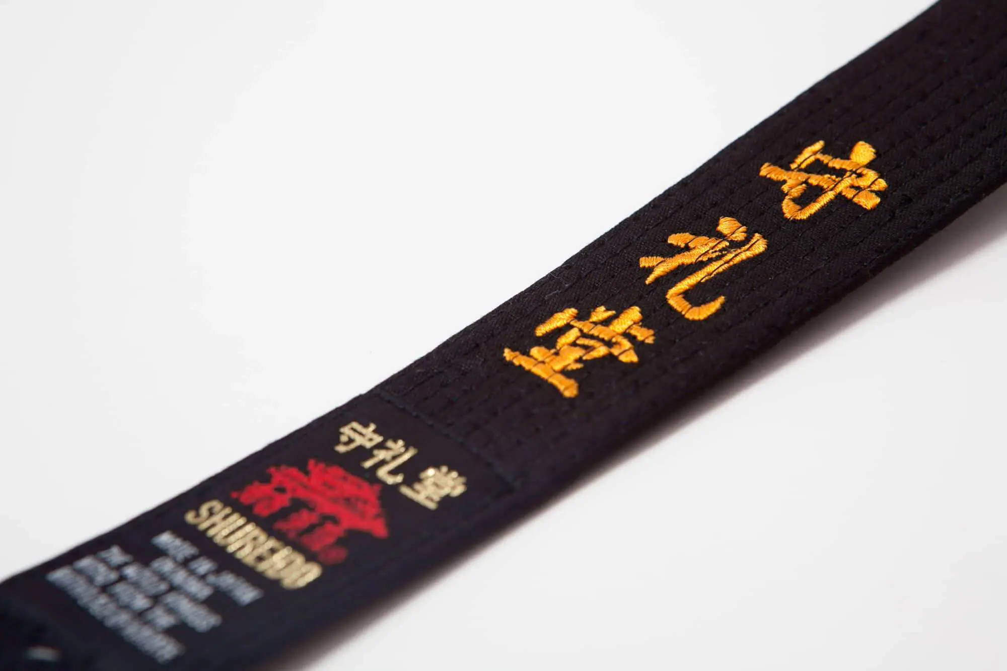 ceinture-noire-karate-shureido-coton-zoom-broderie