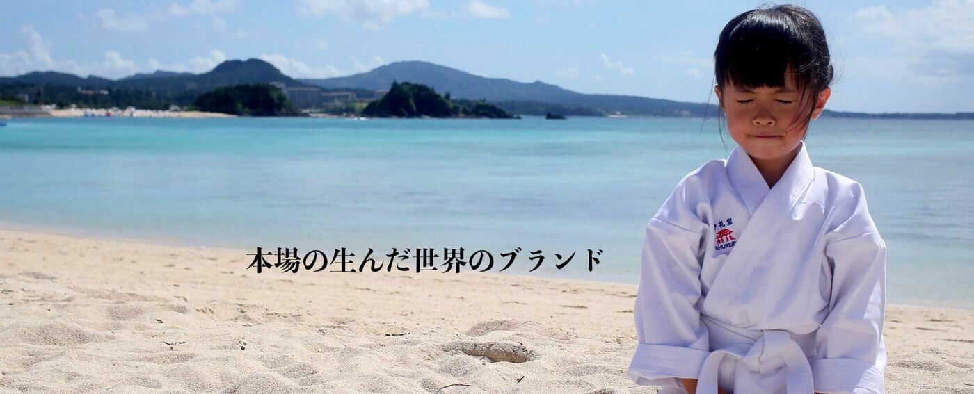 karate-gi-shureido-jeune-fille-japonaise-sur-la-plage