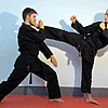 kimono-karate-gi-kamikaze-basic-black-noir-kobudo-blocage-mawashi-geri
