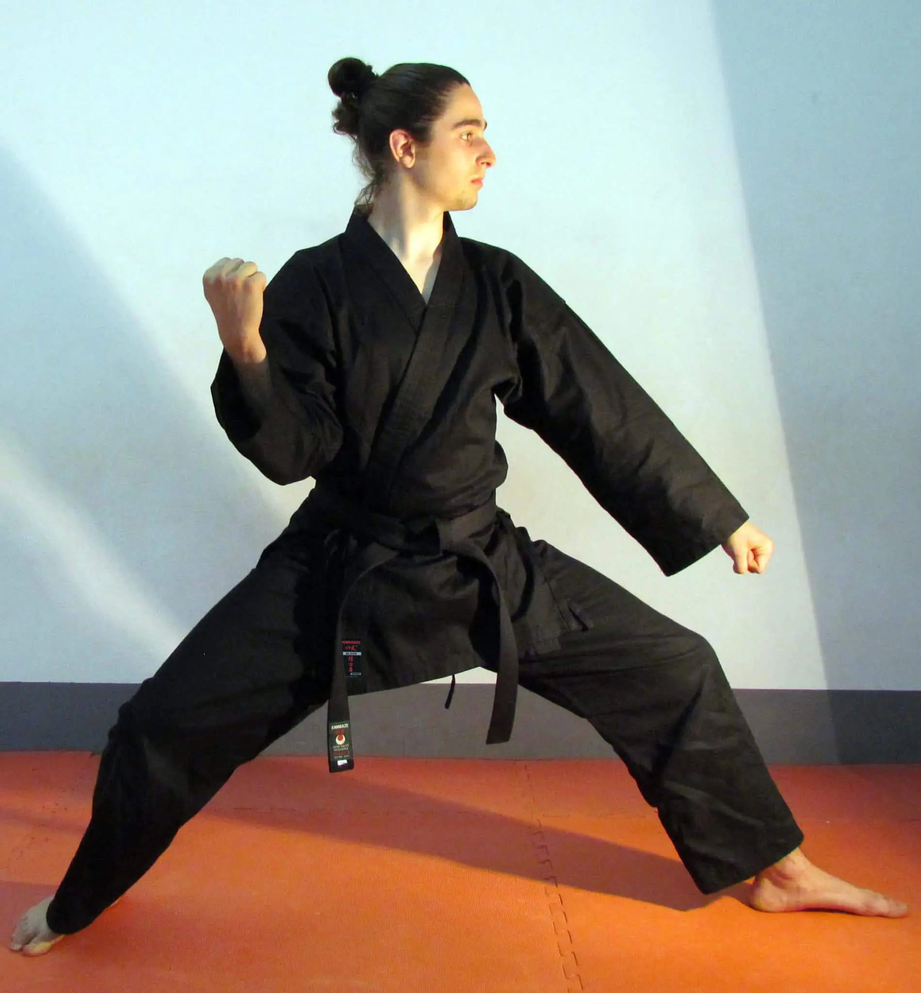 kimono-karate-gi-kamikaze-basic-black-noir-kobudo-kokustu-dachi-gedan-barai-chudan-uchi-uke
