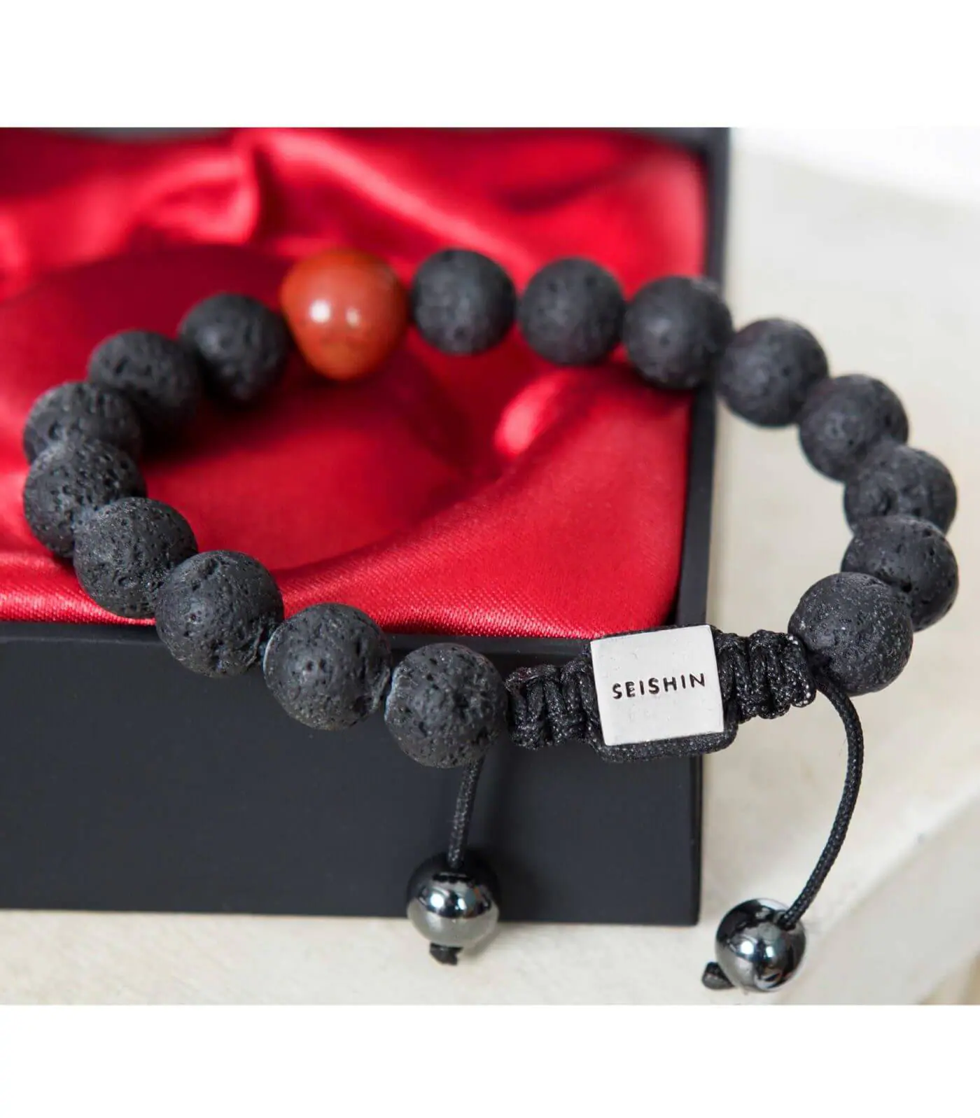 seishin-bracelet-boite-sur-karate-gi-gravure
