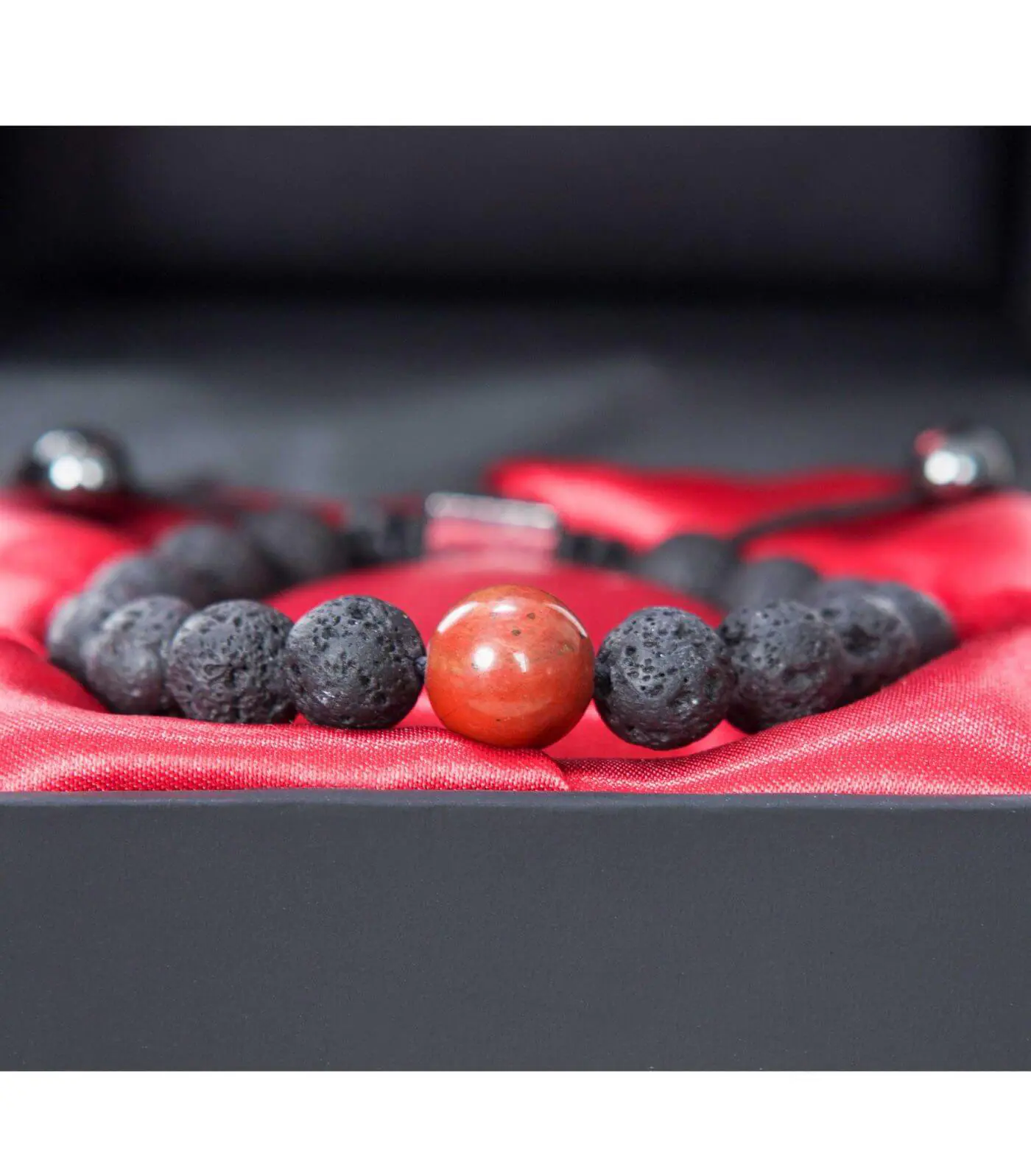 seishin-bracelet-boite-sur-karate-gi-pierre